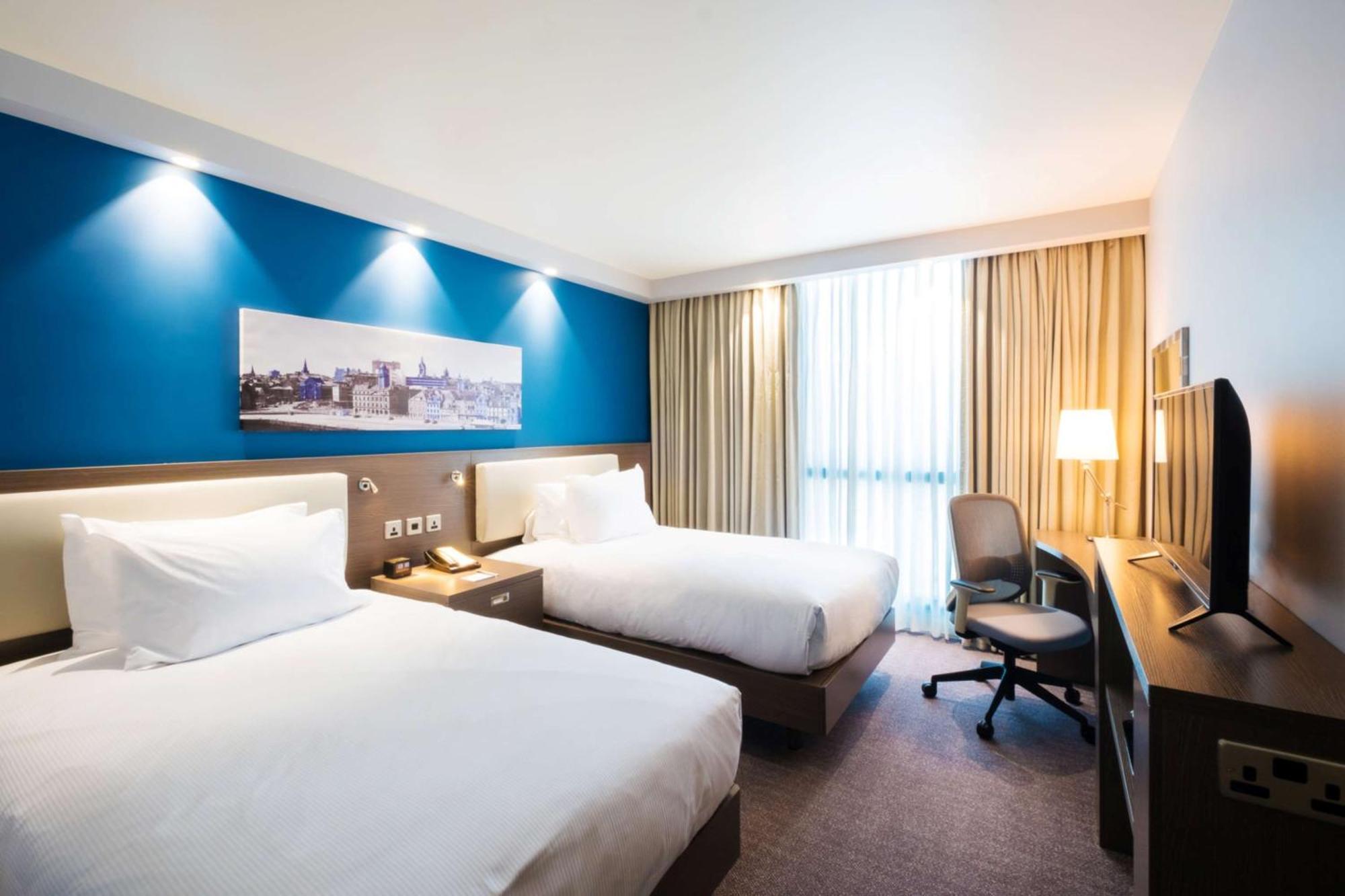 Hampton By Hilton Hamilton Park Hotel Exterior photo