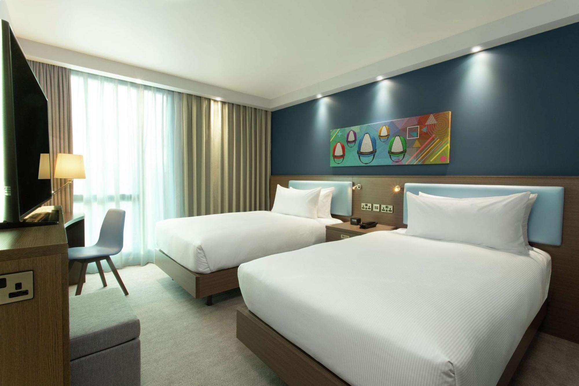Hampton By Hilton Hamilton Park Hotel Exterior photo