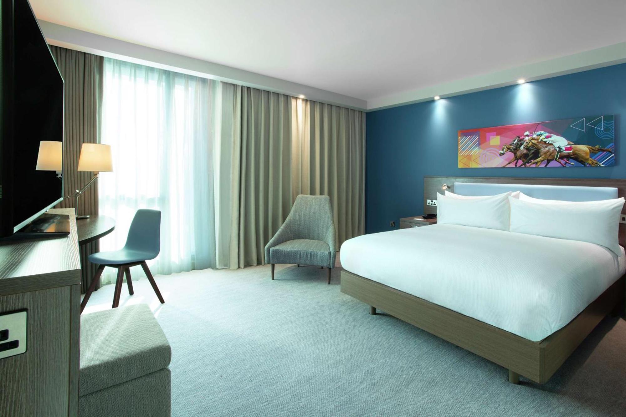Hampton By Hilton Hamilton Park Hotel Exterior photo
