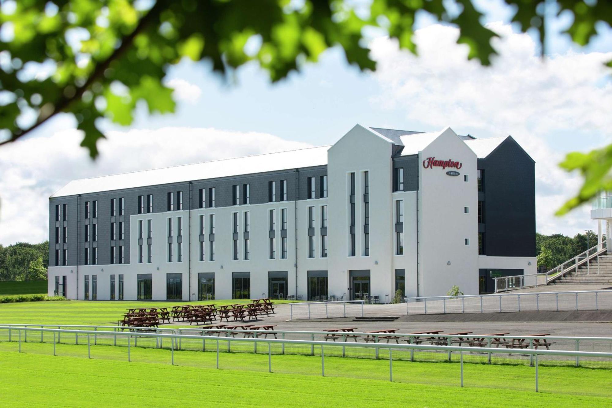 Hampton By Hilton Hamilton Park Hotel Exterior photo